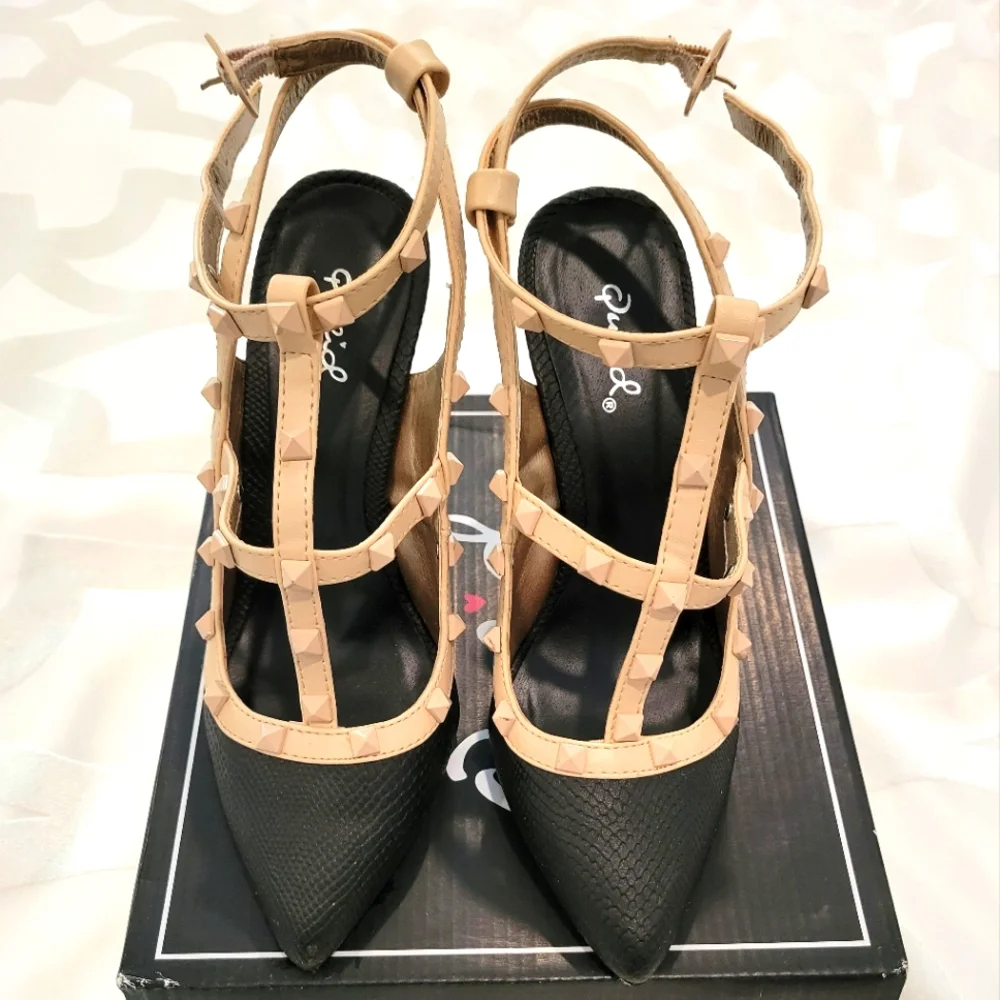 LIKE NEW- Qupid Pointed Toe Wedge Shoe - Picture 6 of 7